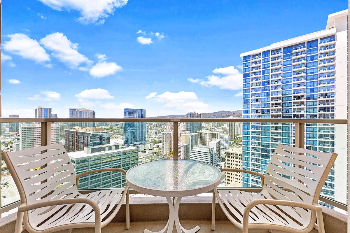 32FL-Upscale Ala Moana Hotel Premium Double Room