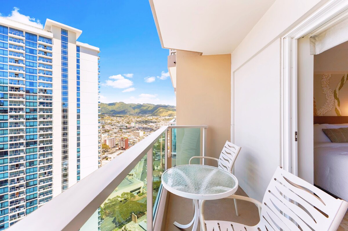 32FL-Upscale Ala Moana Hotel Premium Double Room