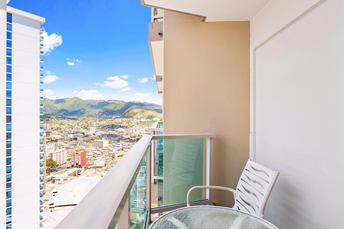32FL-Upscale Ala Moana Hotel Premium Double Room