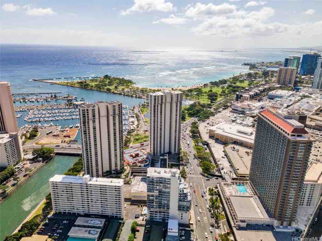 32FL-Upscale Ala Moana Hotel Premium Double Room