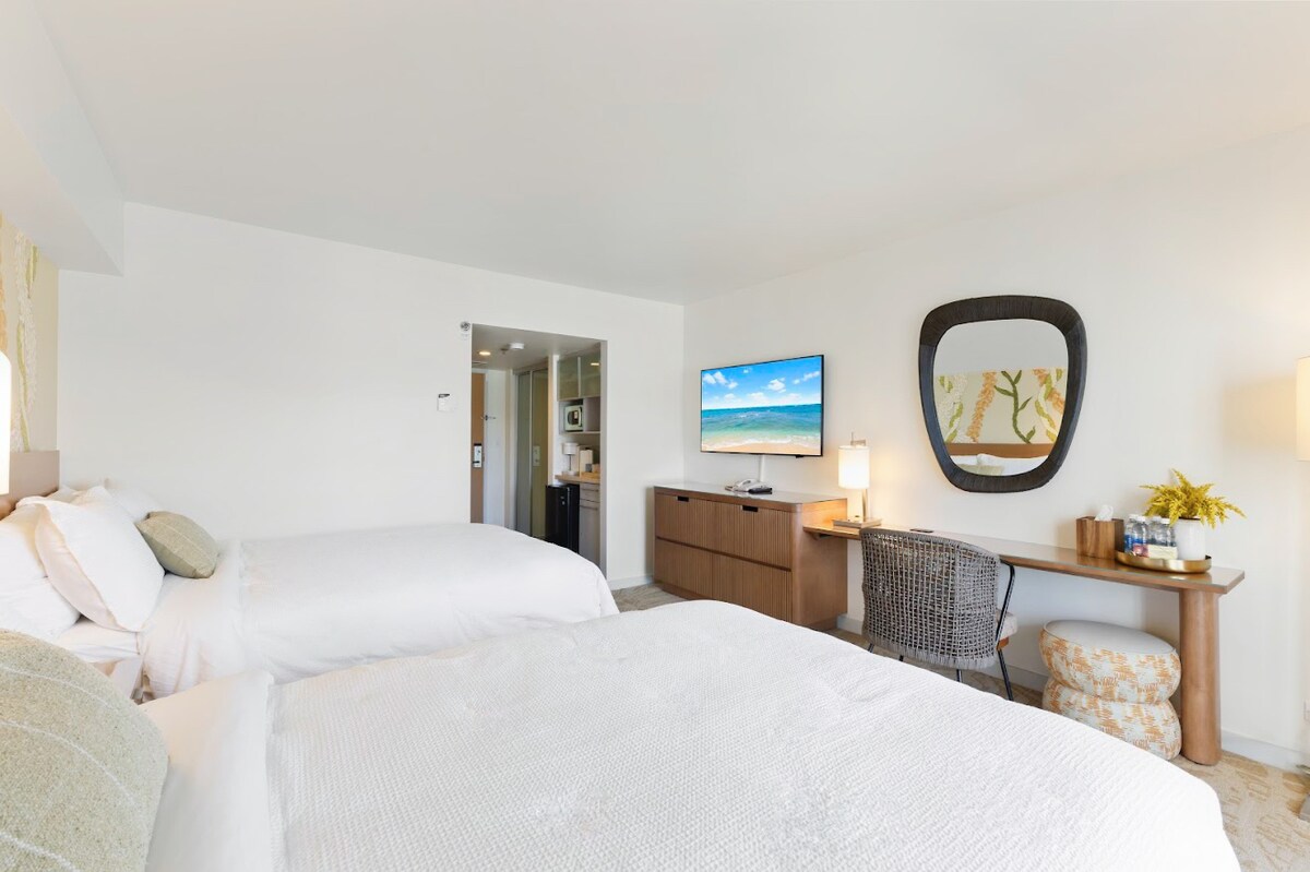 32FL-Upscale Ala Moana Hotel Premium Double Room