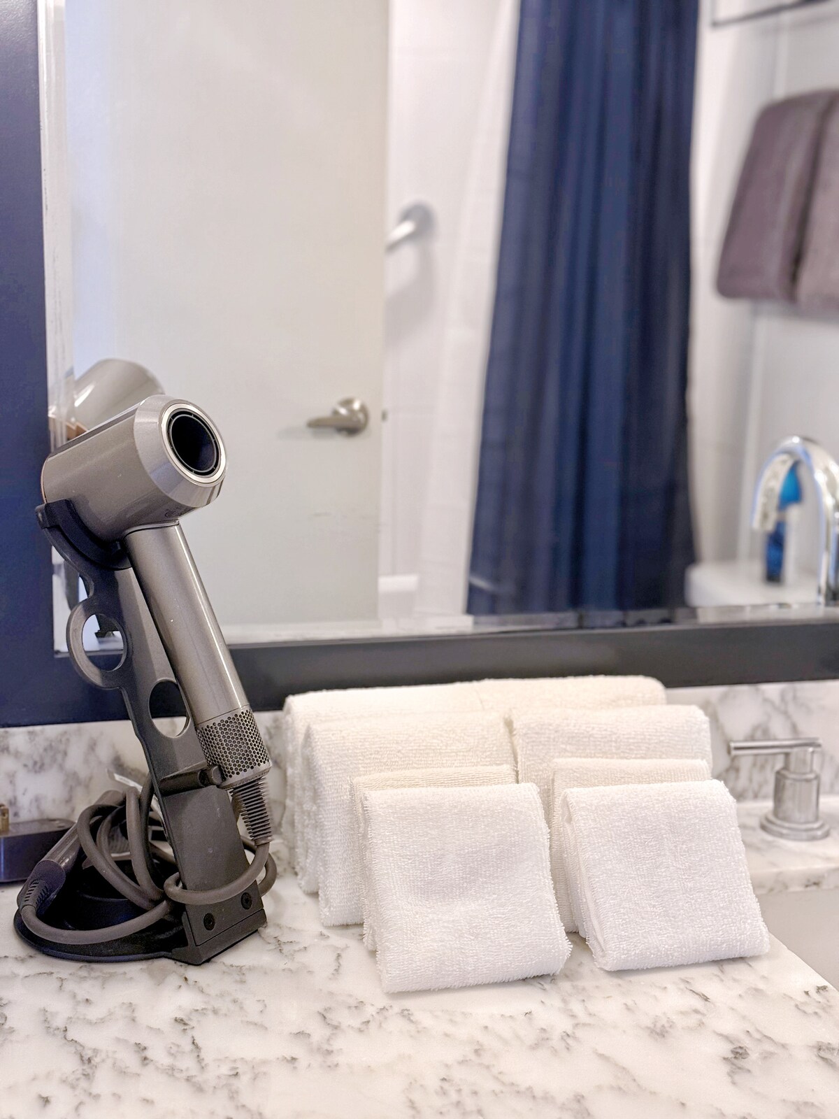 32FL-Upscale Ala Moana Hotel Premium Double Room