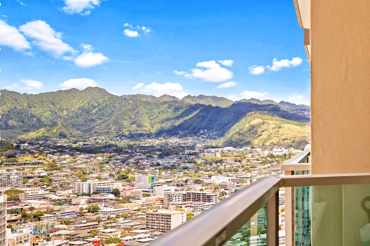 32FL-Upscale Ala Moana Hotel Premium Double Room