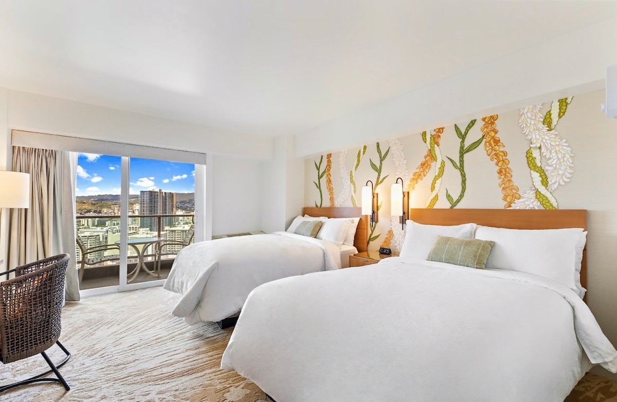 32FL-Upscale Ala Moana Hotel Premium Double Room