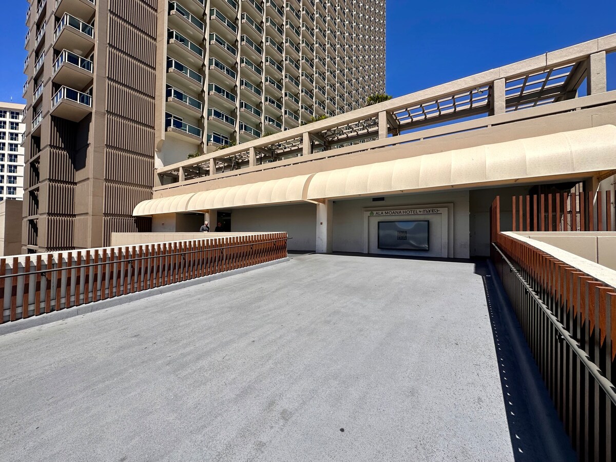 32FL-Upscale Ala Moana Hotel Premium Double Room