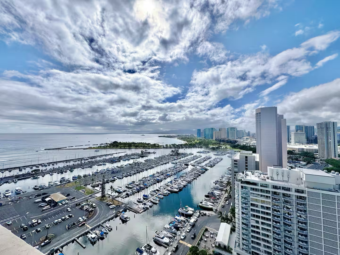 Ilikai Penthouse-Luxury Oceanview 2BR/2BTH/Parking