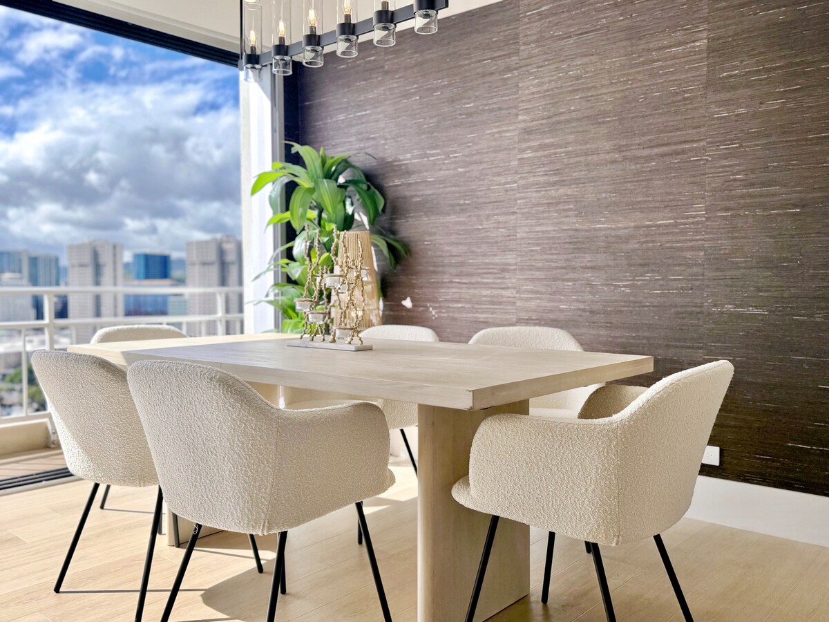 Ilikai Penthouse-Luxury Oceanview 2BR/2BTH/Parking