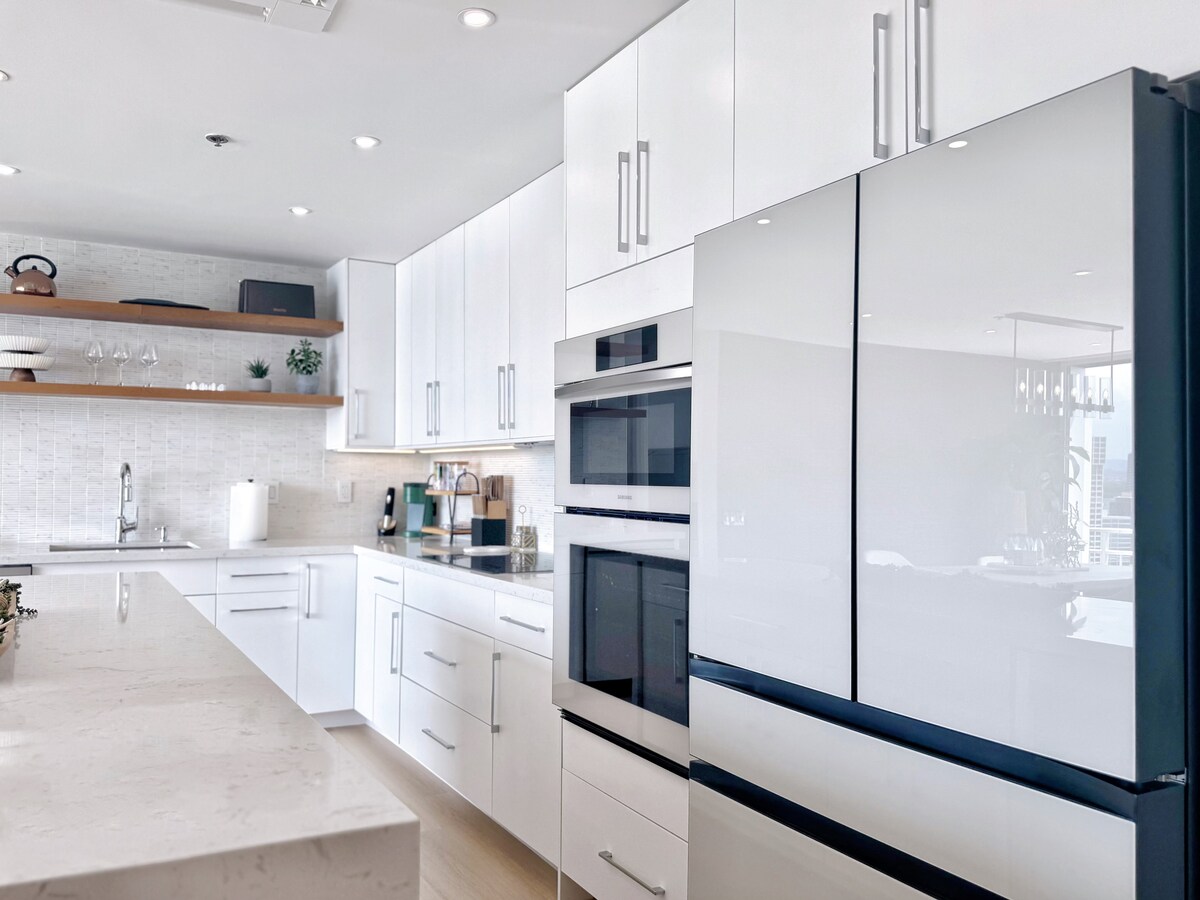 Ilikai Penthouse-Luxury Oceanview 2BR/2BTH/Parking