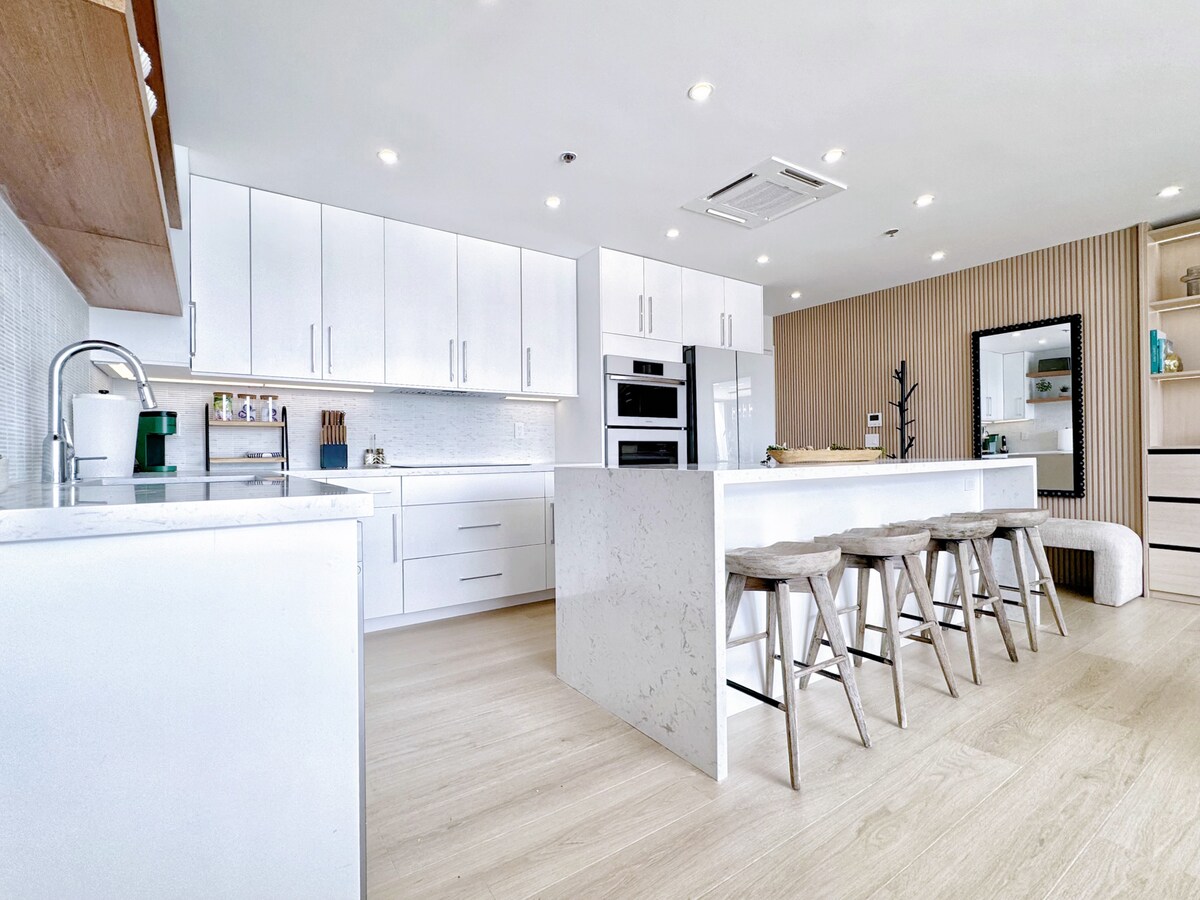 Ilikai Penthouse-Luxury Oceanview 2BR/2BTH/Parking