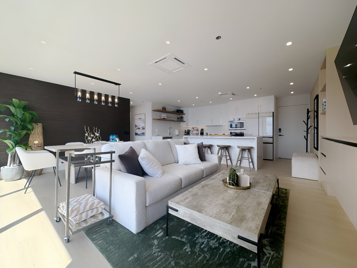 Ilikai Penthouse-Luxury Oceanview 2BR/2BTH/Parking