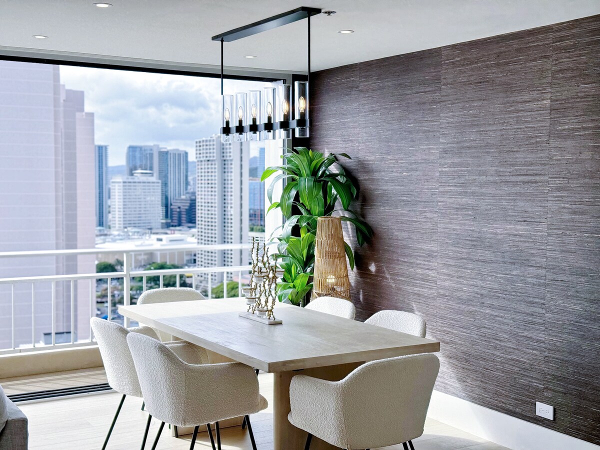 Ilikai Penthouse-Luxury Oceanview 2BR/2BTH/Parking