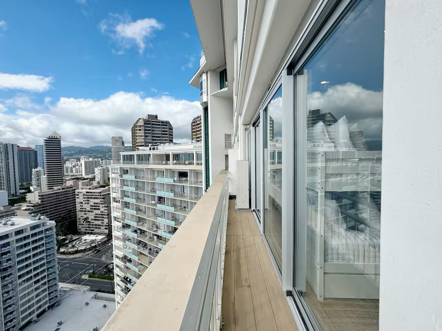 Ilikai Penthouse-Luxury Oceanview 2BR/2BTH/Parking
