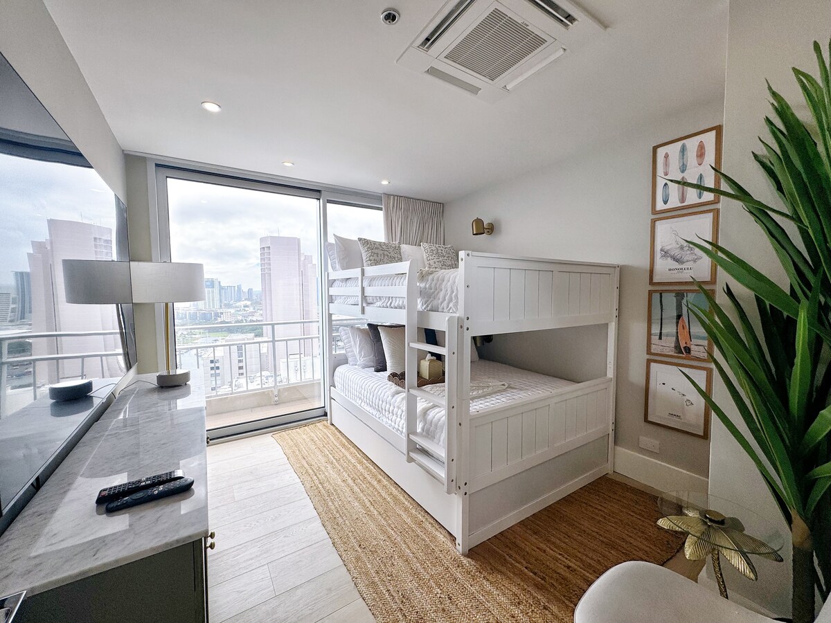 Ilikai Penthouse-Luxury Oceanview 2BR/2BTH/Parking