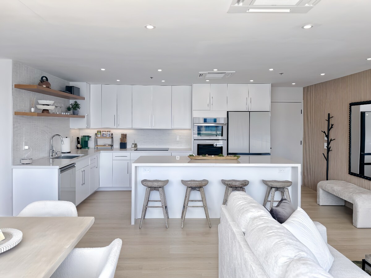 Ilikai Penthouse-Luxury Oceanview 2BR/2BTH/Parking