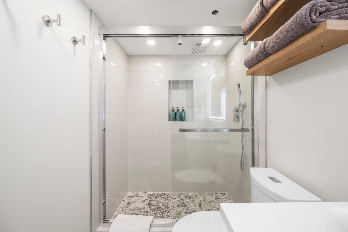29F-Financial District-Harbor View-1BR w/Parking