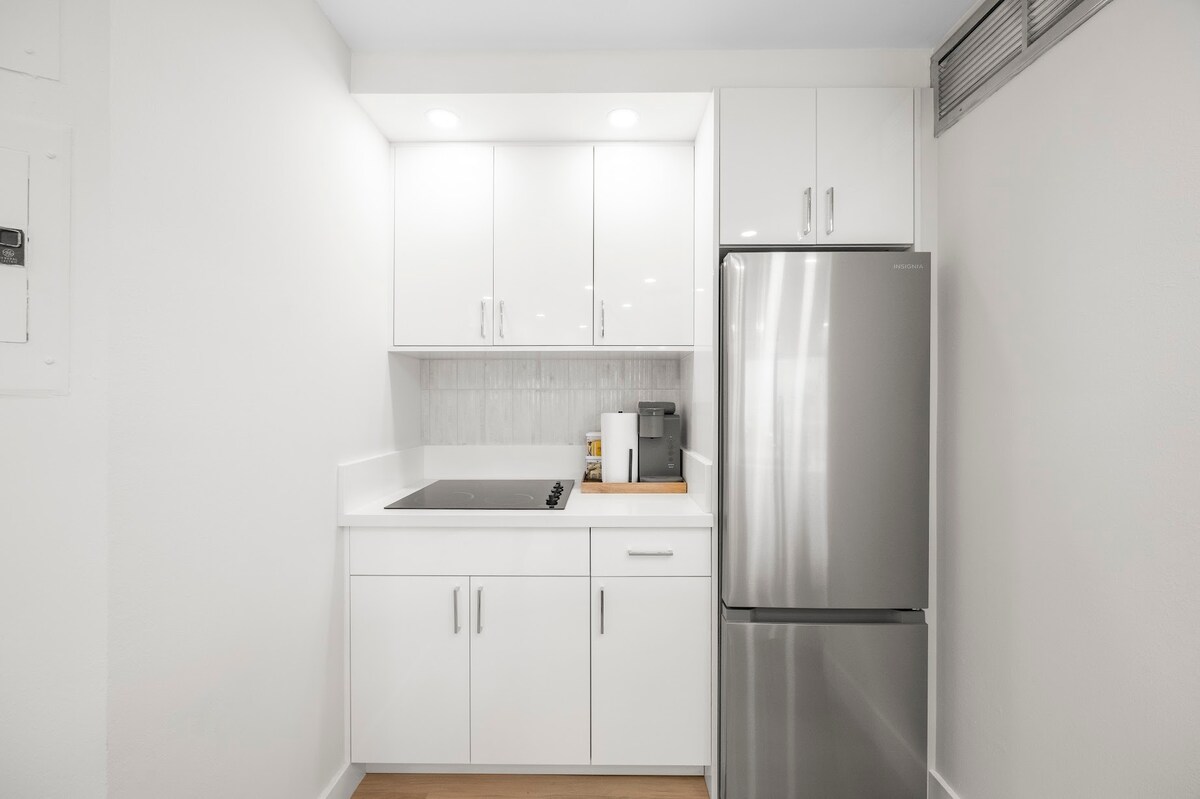 29F-Financial District-Harbor View-1BR w/Parking