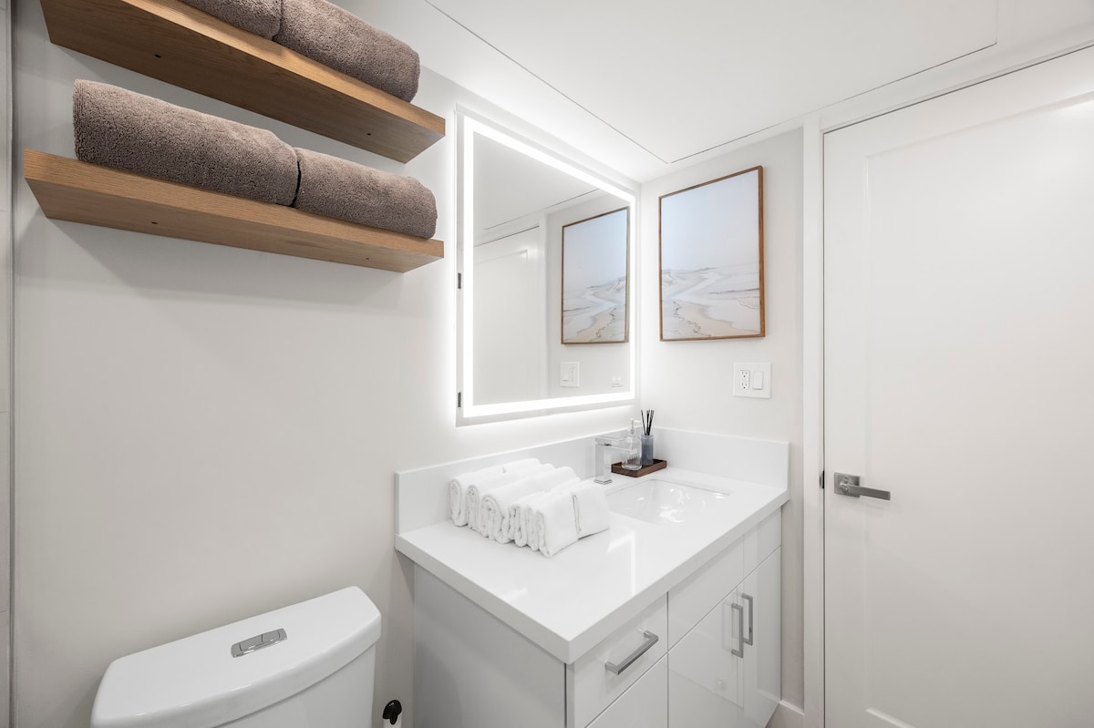 29F-Financial District-Harbor View-1BR w/Parking
