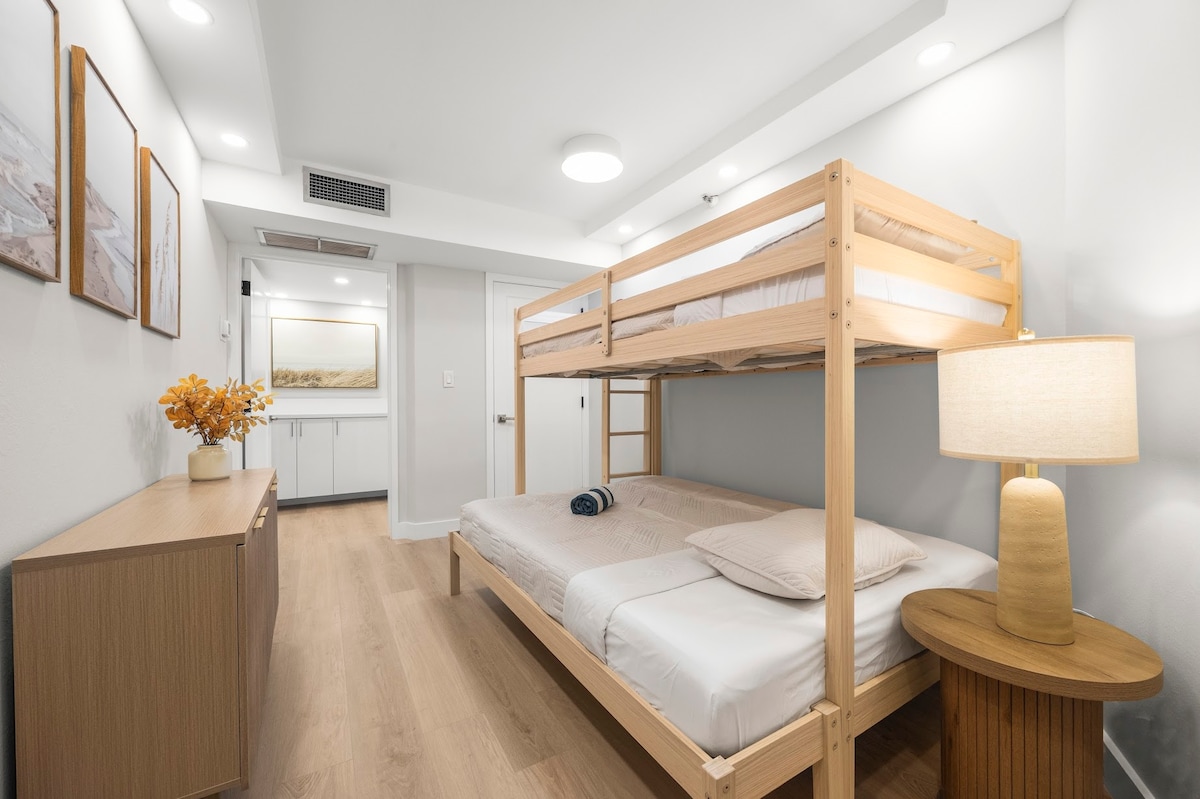 29F-Financial District-Harbor View-1BR w/Parking