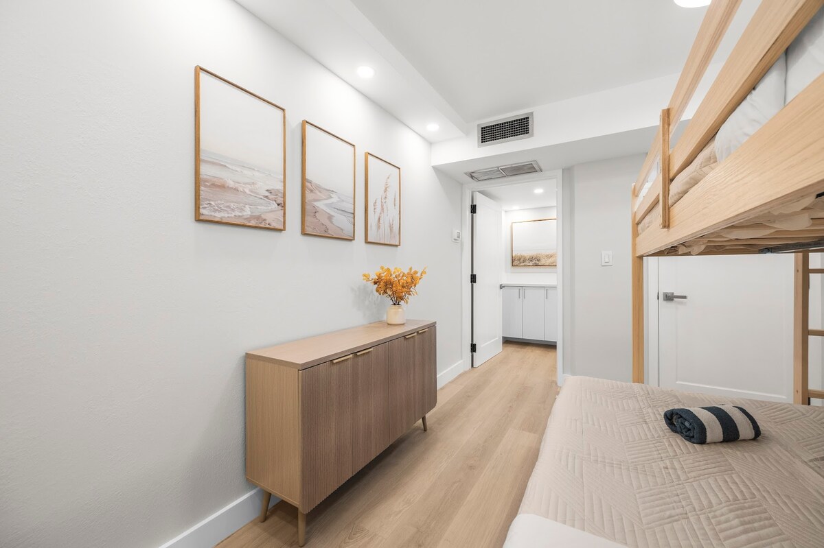 29F-Financial District-Harbor View-1BR w/Parking