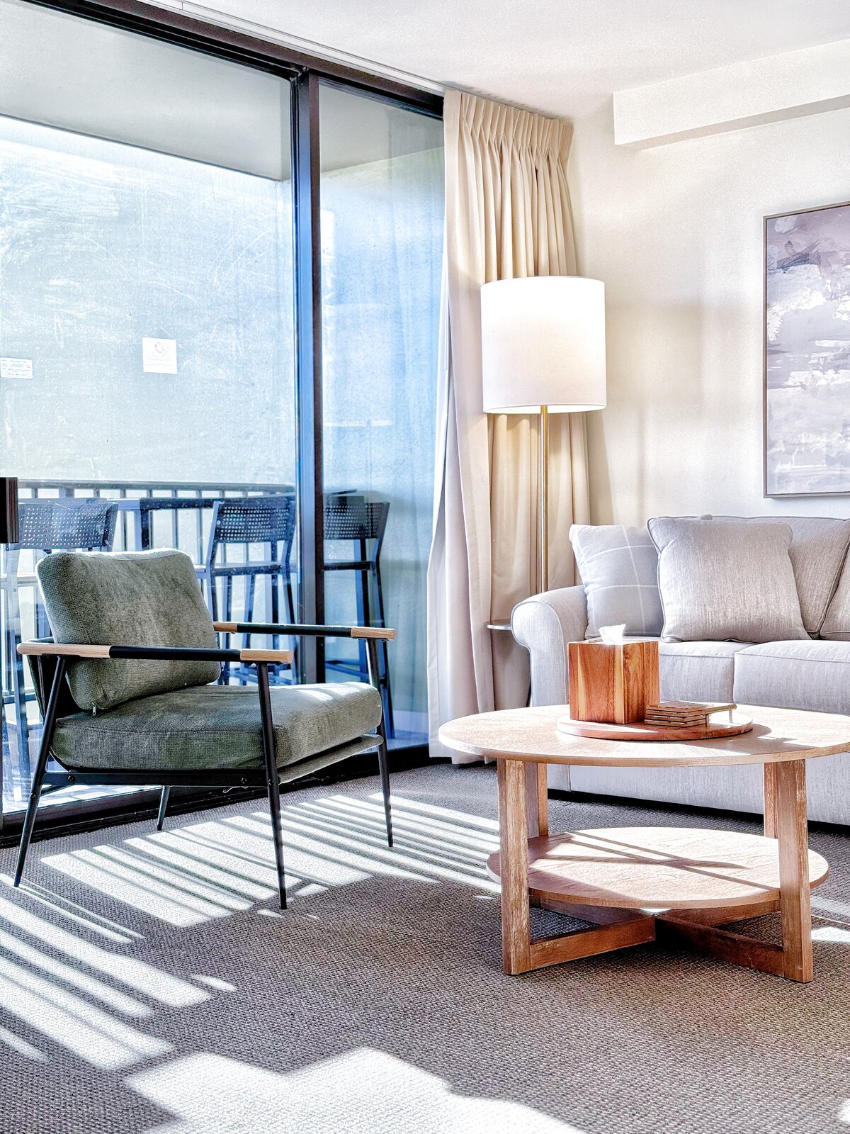 14F-Mid-Century Island Style 1BR Condo w/Parking!