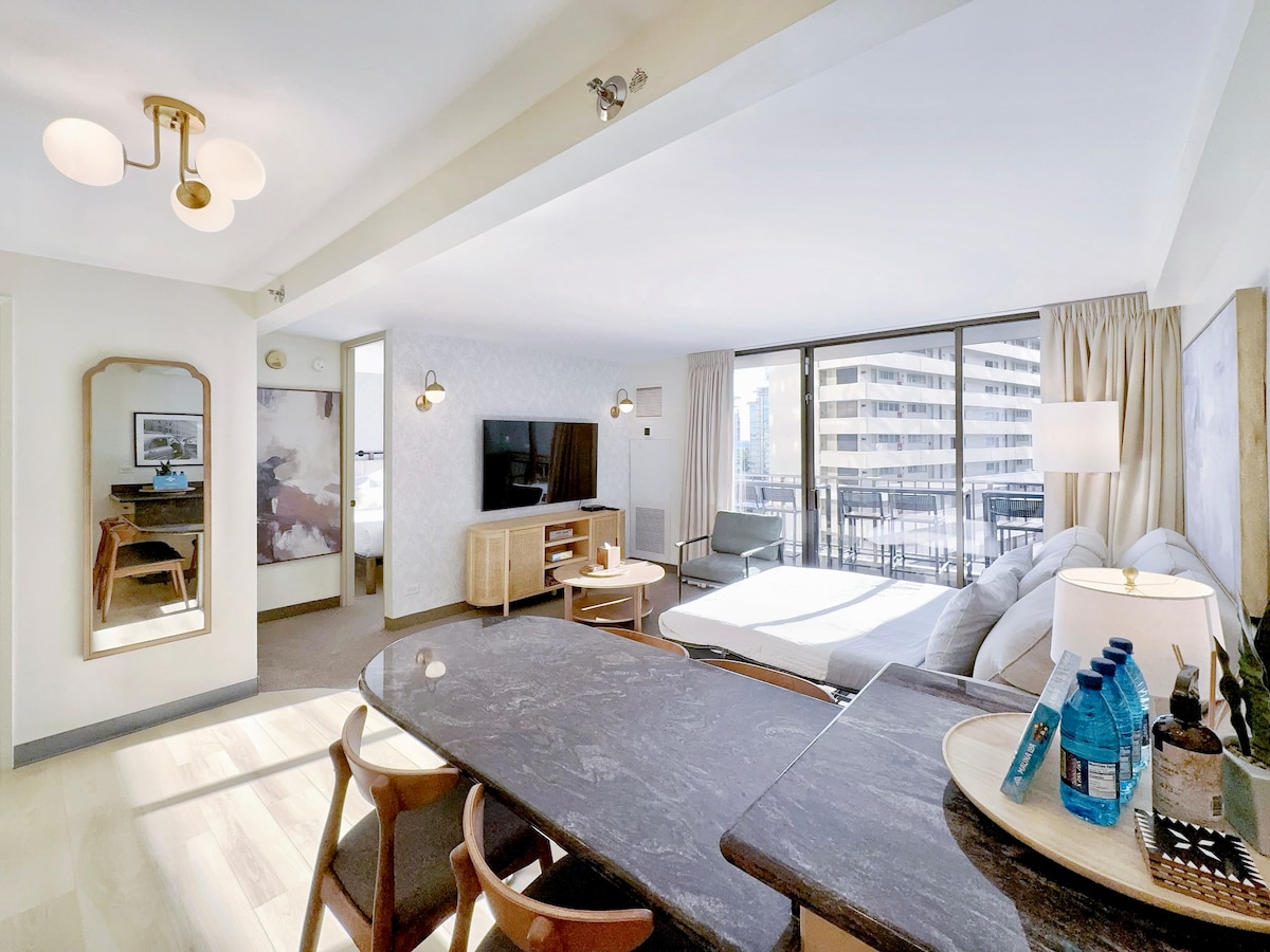 14F-Mid-Century Island Style 1BR Condo w/Parking!