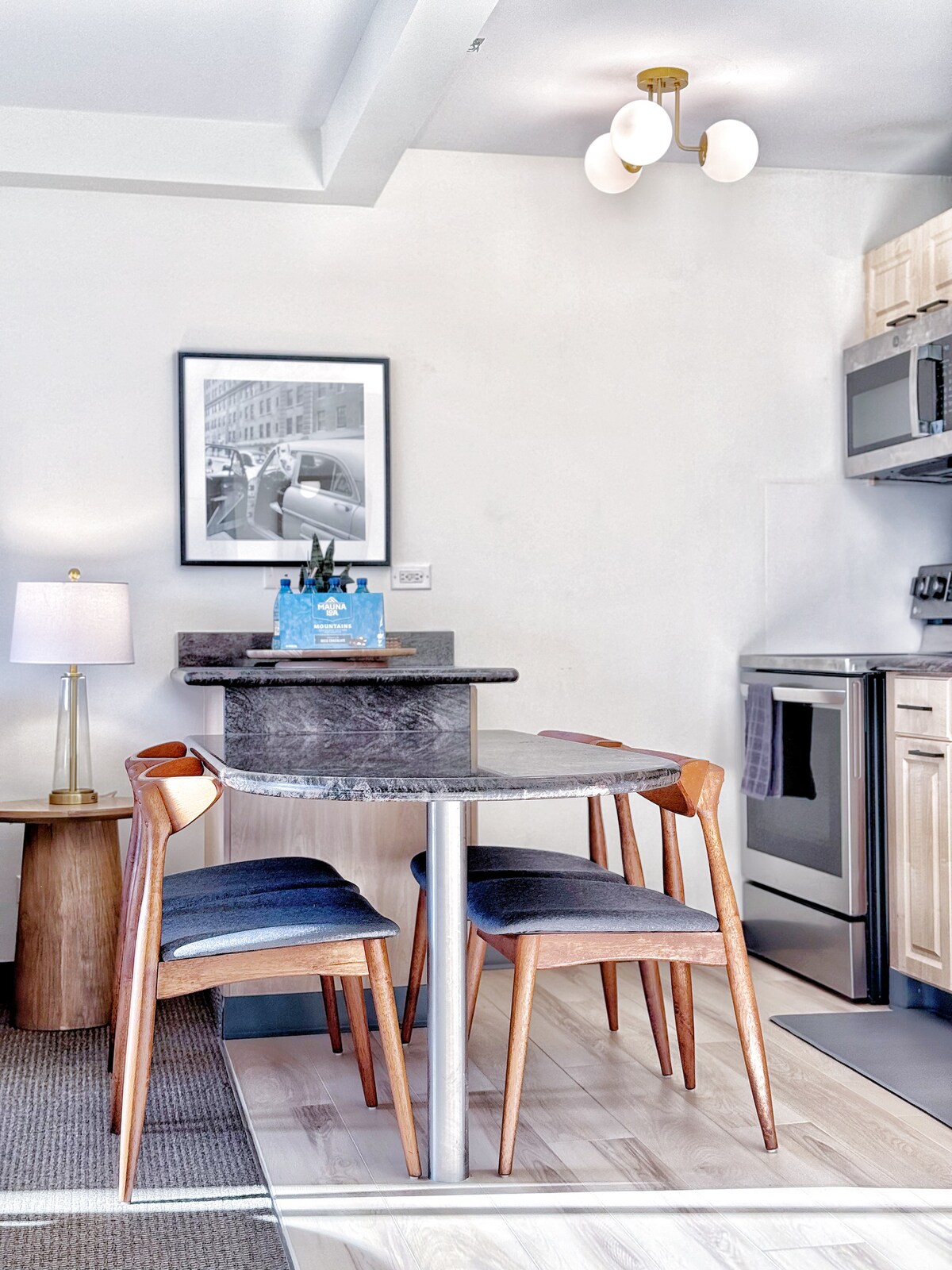 14F-Mid-Century Island Style 1BR Condo w/Parking!