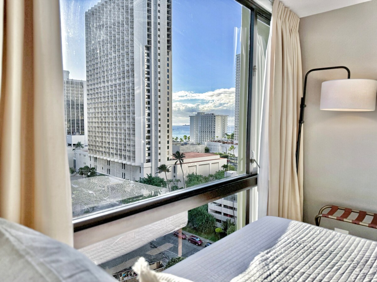 14F-Mid-Century Island Style 1BR Condo w/Parking!