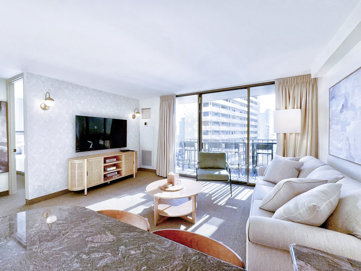 14F-Mid-Century Island Style 1BR Condo w/Parking!