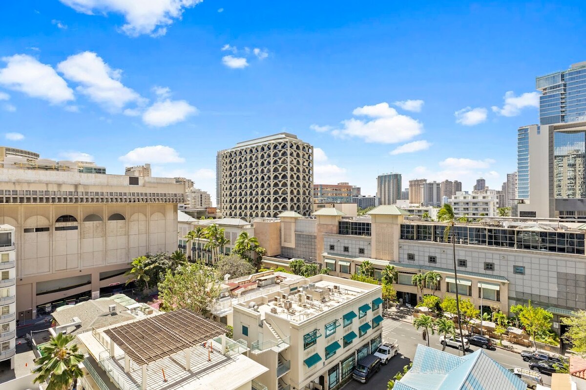 New! Elegant King Studio-Waikiki Beach w/Parking