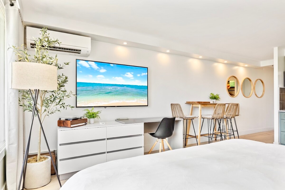 New! Elegant King Studio-Waikiki Beach w/Parking
