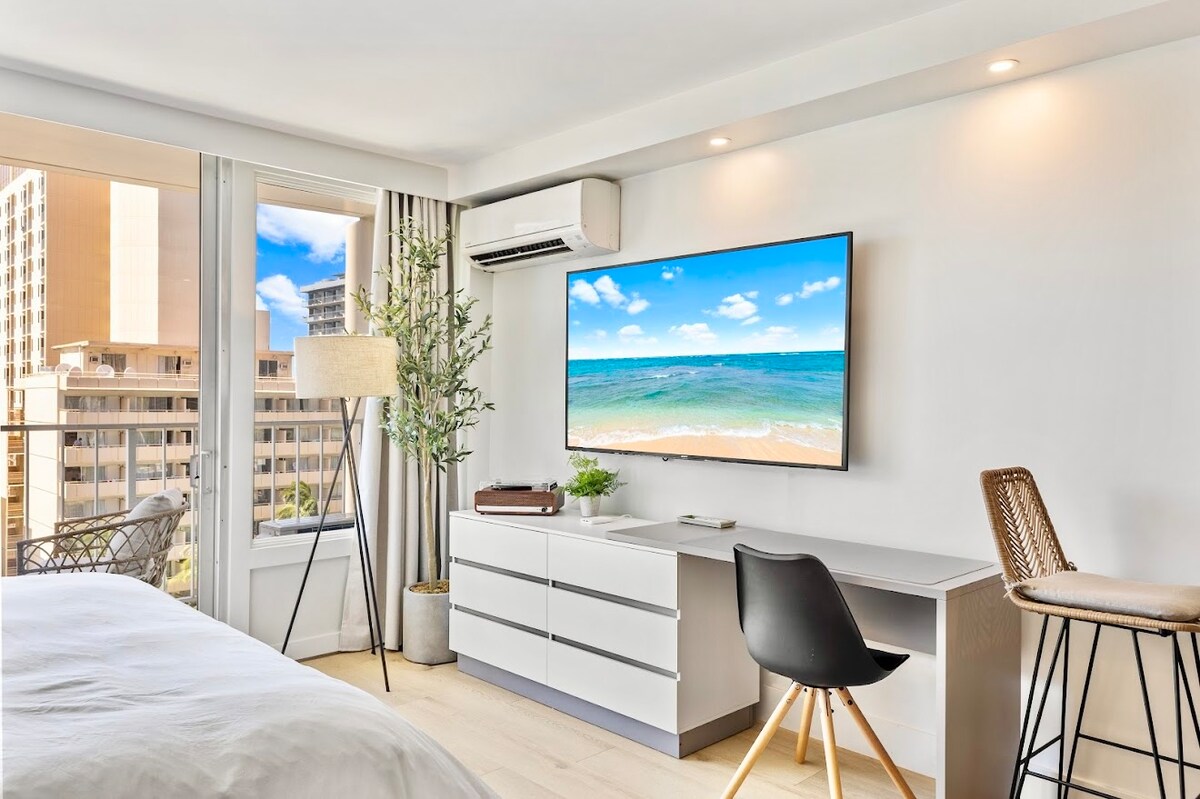 New! Elegant King Studio-Waikiki Beach w/Parking