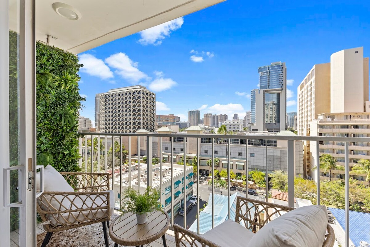 New! Elegant King Studio-Waikiki Beach w/Parking
