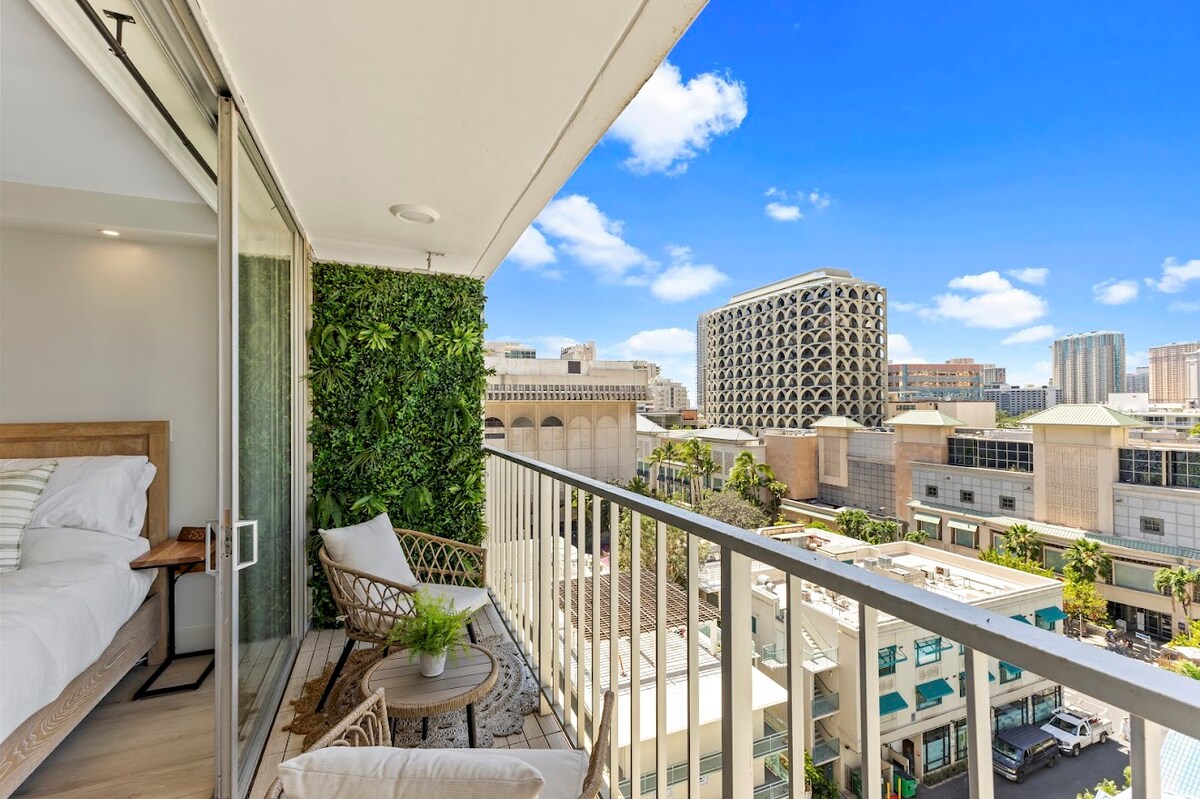 New! Elegant King Studio-Waikiki Beach w/Parking