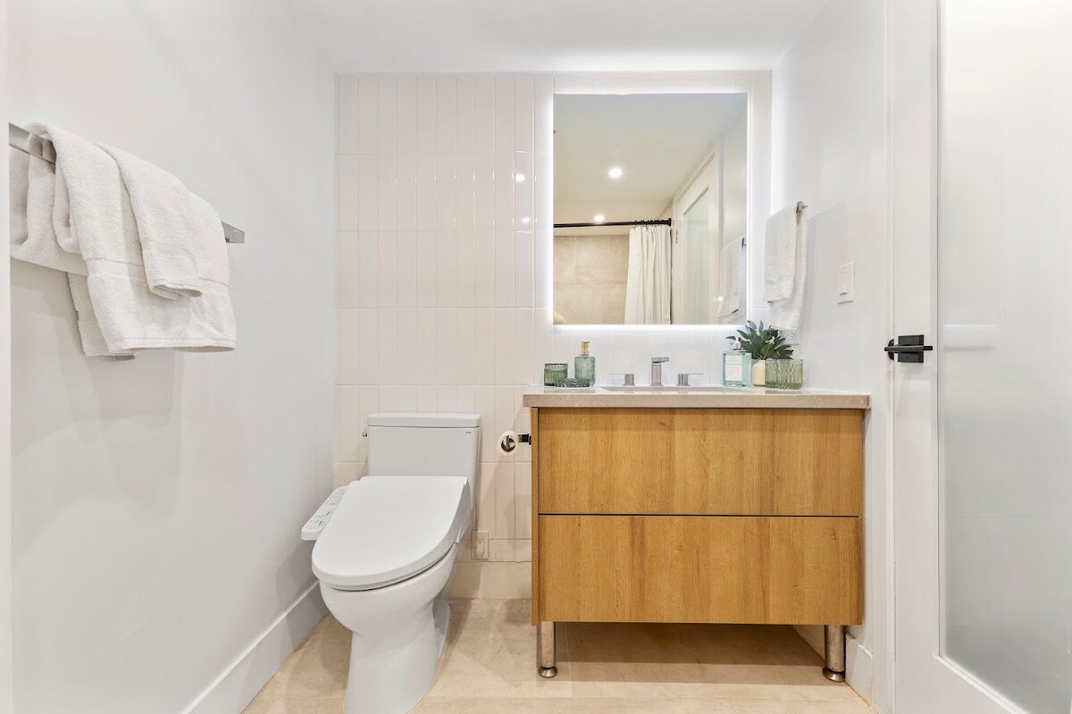 New! Elegant King Studio-Waikiki Beach w/Parking
