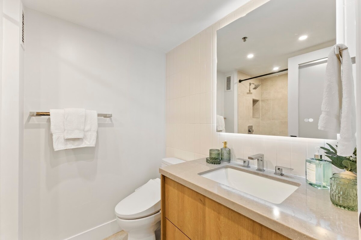 New! Elegant King Studio-Waikiki Beach w/Parking