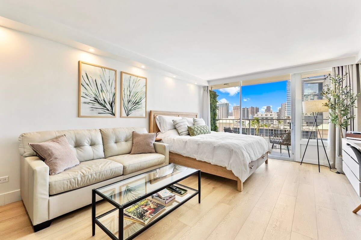 New! Elegant King Studio-Waikiki Beach w/Parking