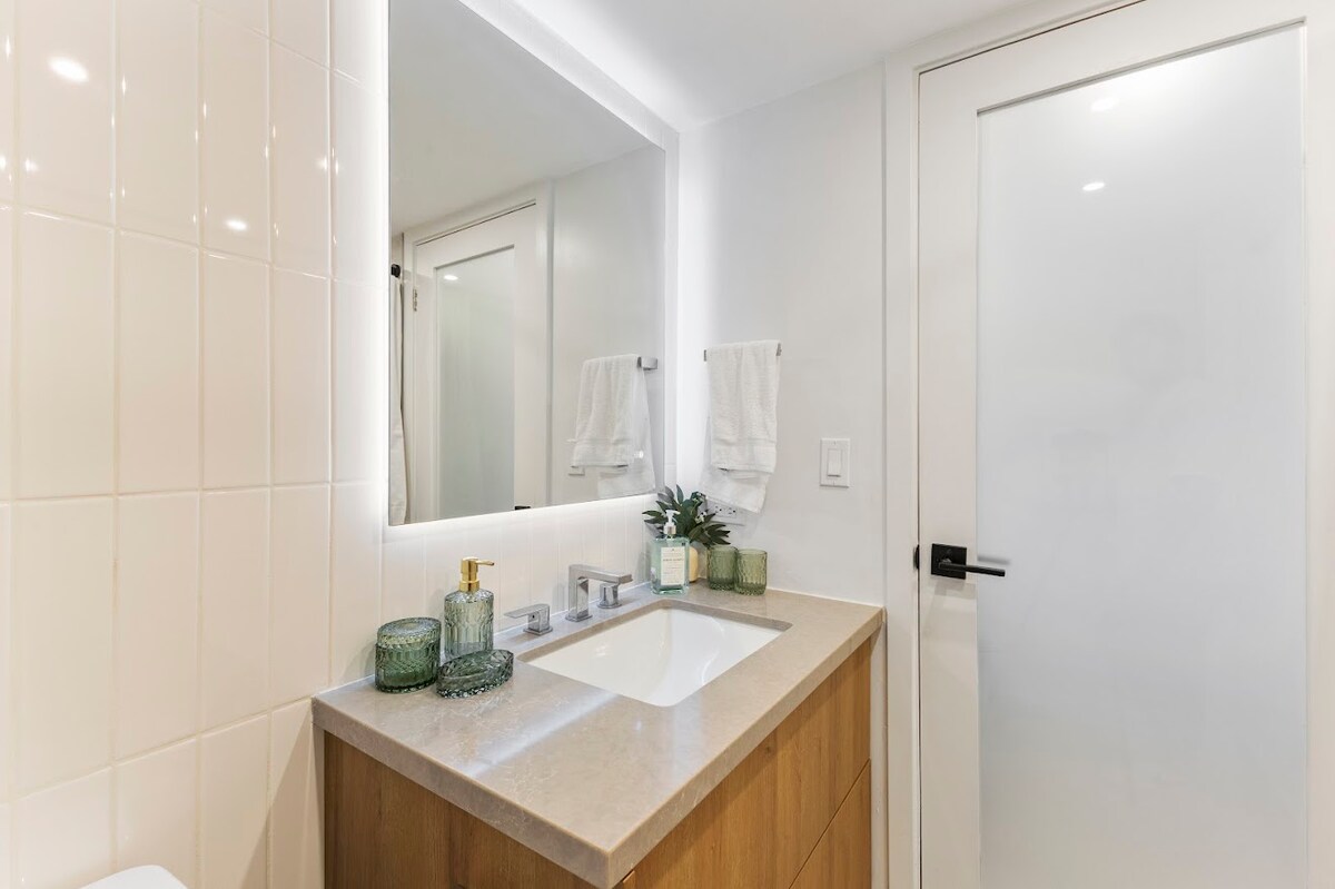New! Elegant King Studio-Waikiki Beach w/Parking