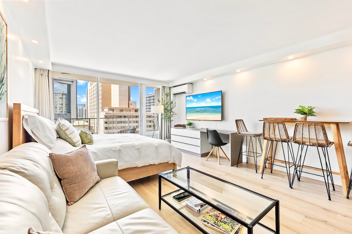 New! Elegant King Studio-Waikiki Beach w/Parking