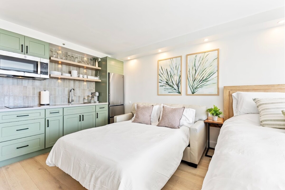 New! Elegant King Studio-Waikiki Beach w/Parking