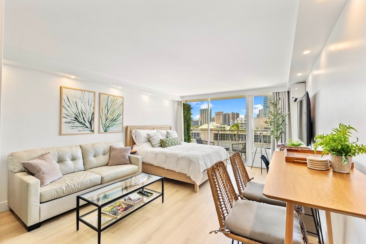 New! Elegant King Studio-Waikiki Beach w/Parking